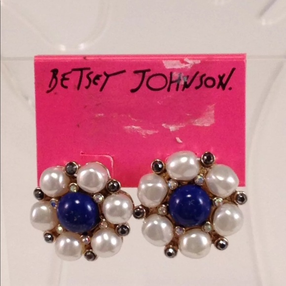 Betsey Johnson Ship Shape Pearl Button Earrings - Picture 2 of 5